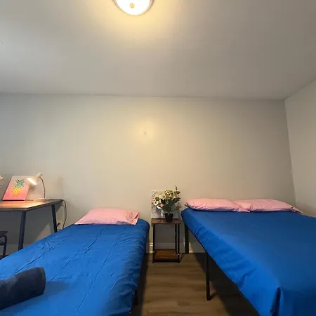 The Blue Hostel Near Usc, Dtla